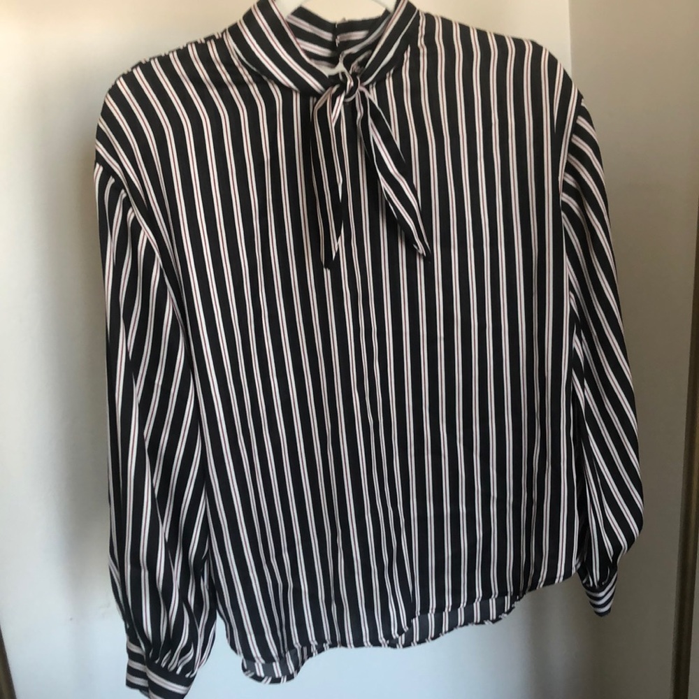Zara top with tie/bow at collar
